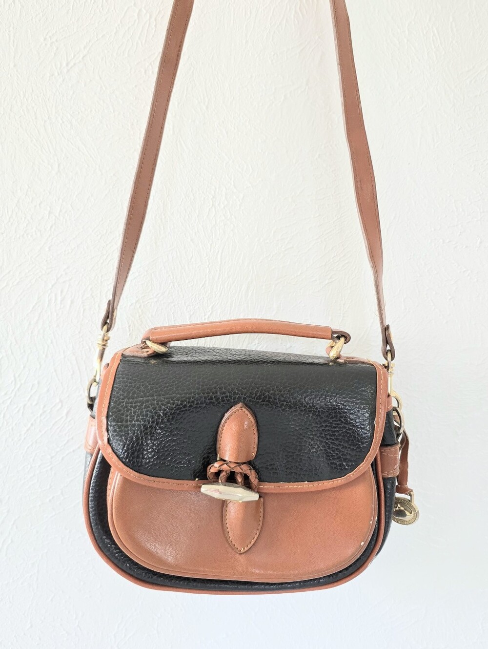 Vintage Early 1990s Dooney & Bourke Crossbody/shoulder abag